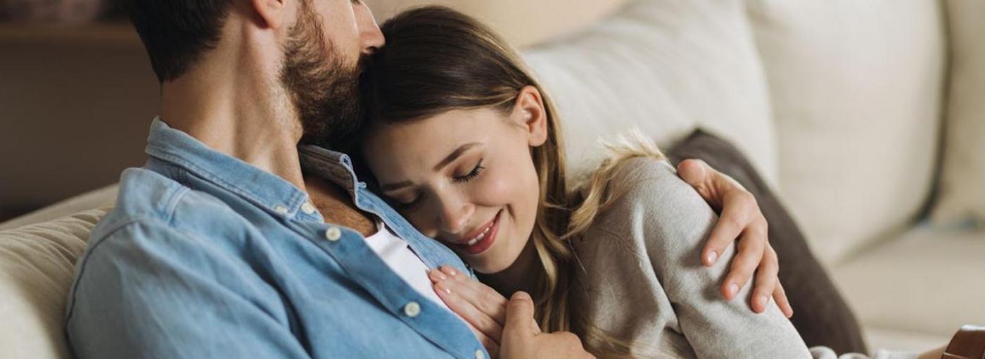 11 razones por las que abrazar a tu pareja mejorará tu salud