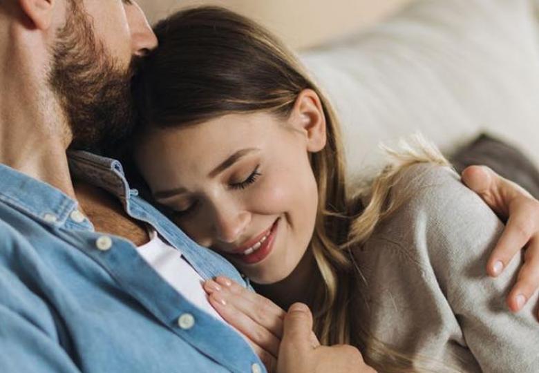 11 razones por las que abrazar a tu pareja mejorará tu salud