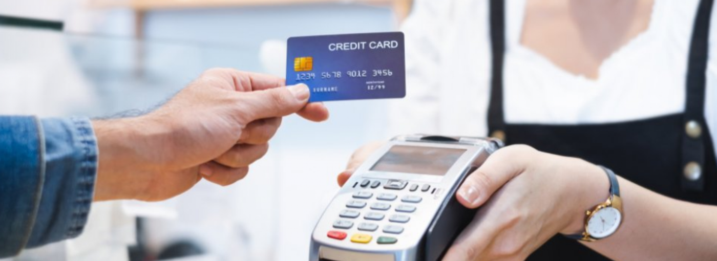 Pagar en efectivo, tarjeta de crédito o débito ¿Qué es mejor?