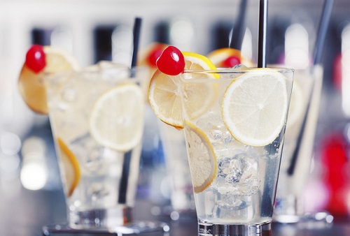 prepara un tom collins